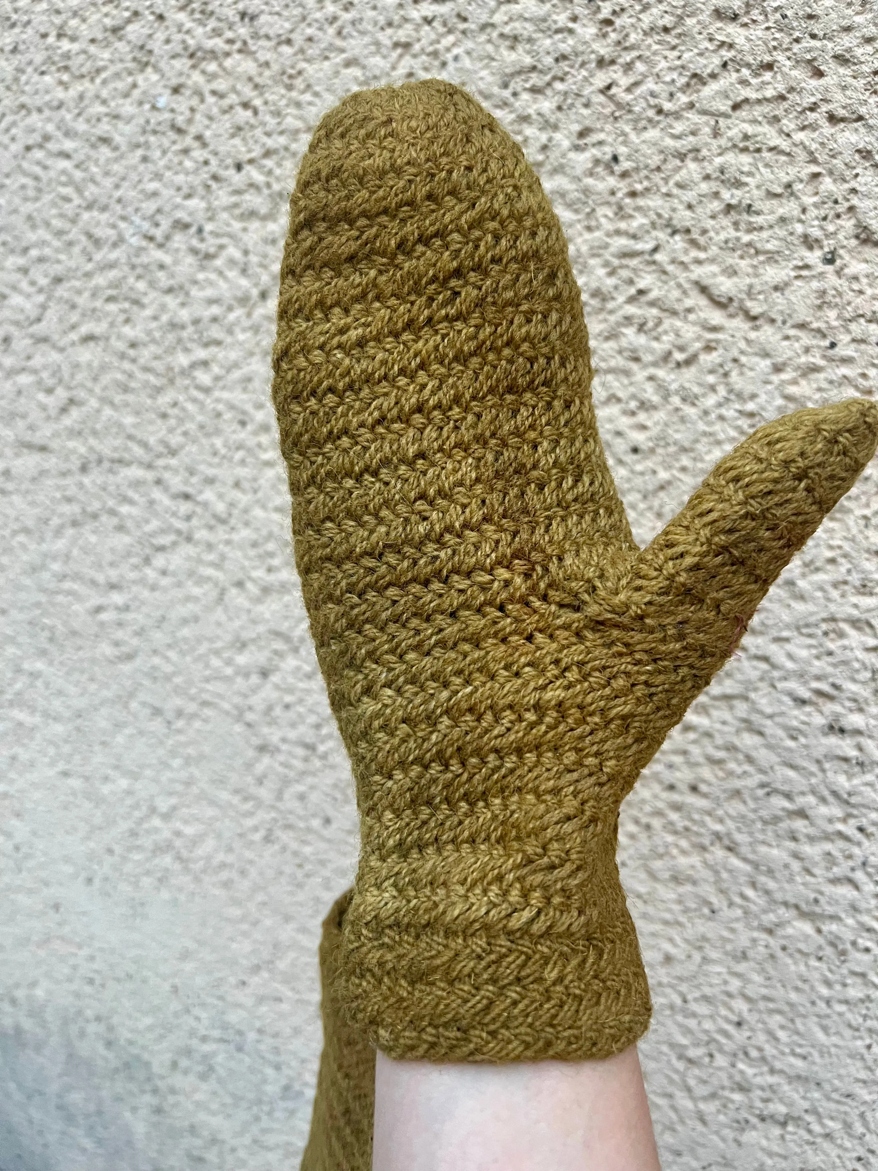 Nalbinding Hat & Gloves / Needle binding