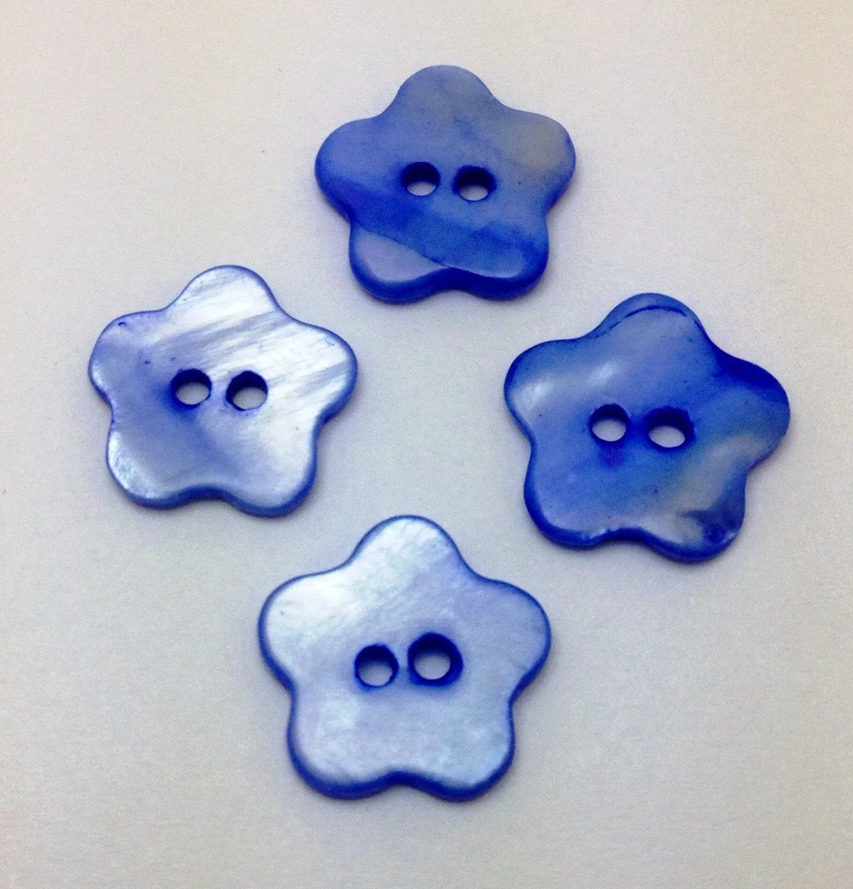 Natural Shell Dyed Buttons - FLR0001MX
