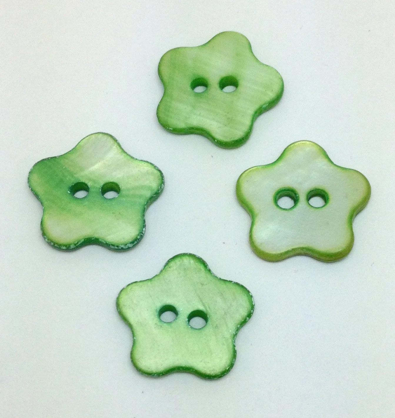 Natural Shell Dyed Buttons - FLR0001MX