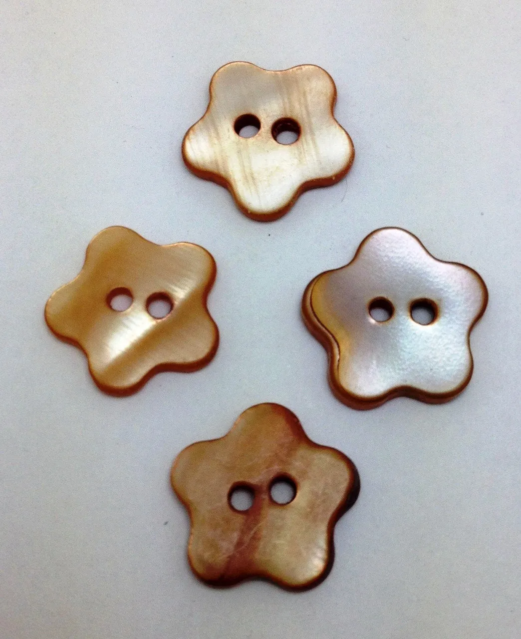 Natural Shell Dyed Buttons - FLR0001MX