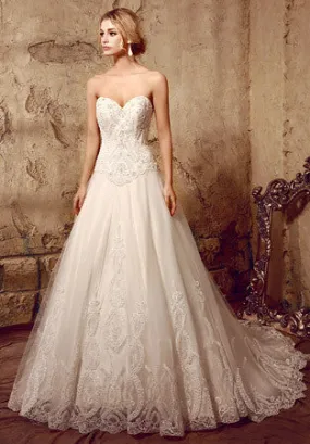 Timeless Strapless Lace Dress with Sweetheart Neckline