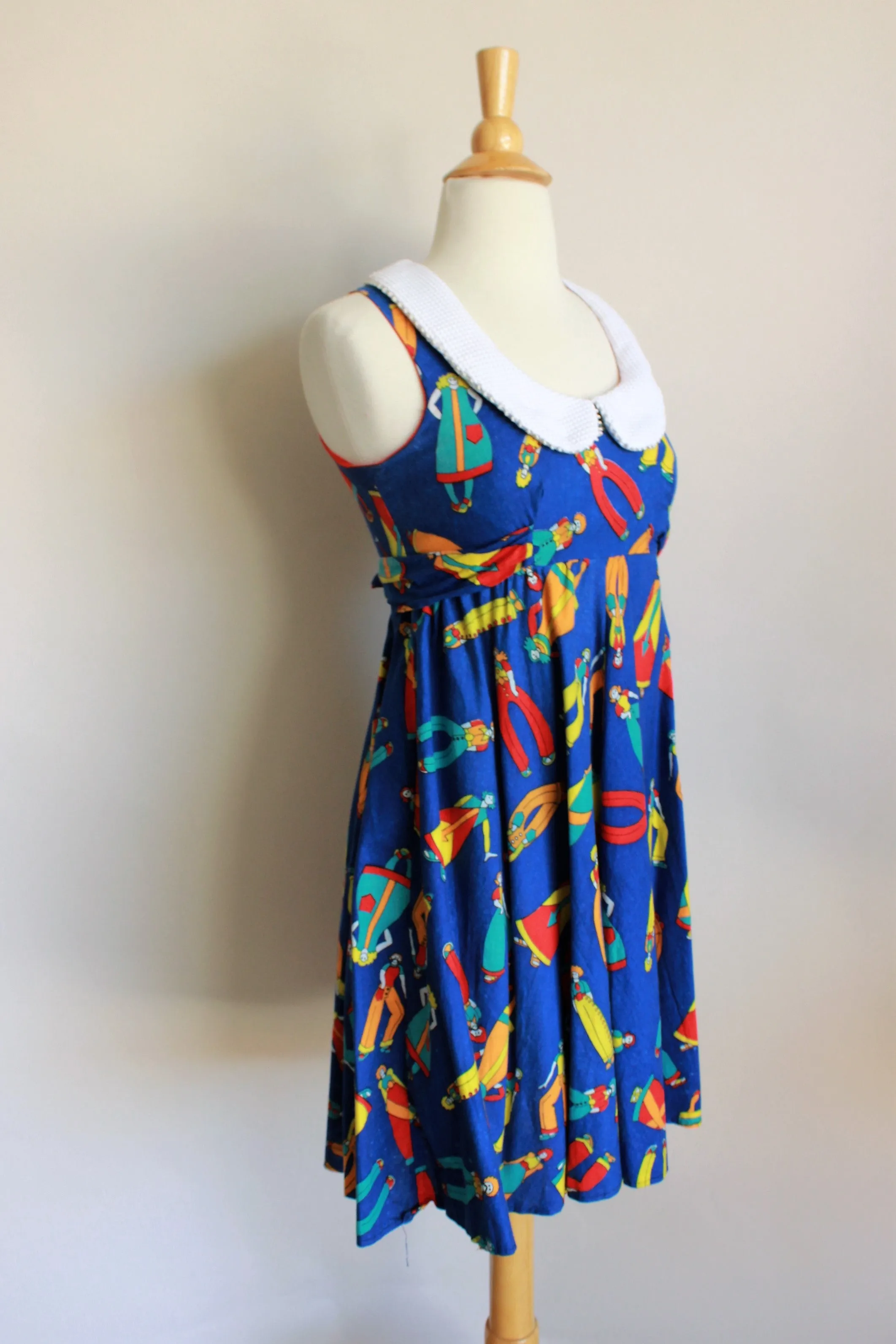 Vintage 1970s Petite Novelty Print Dress with Peter Pan Collar