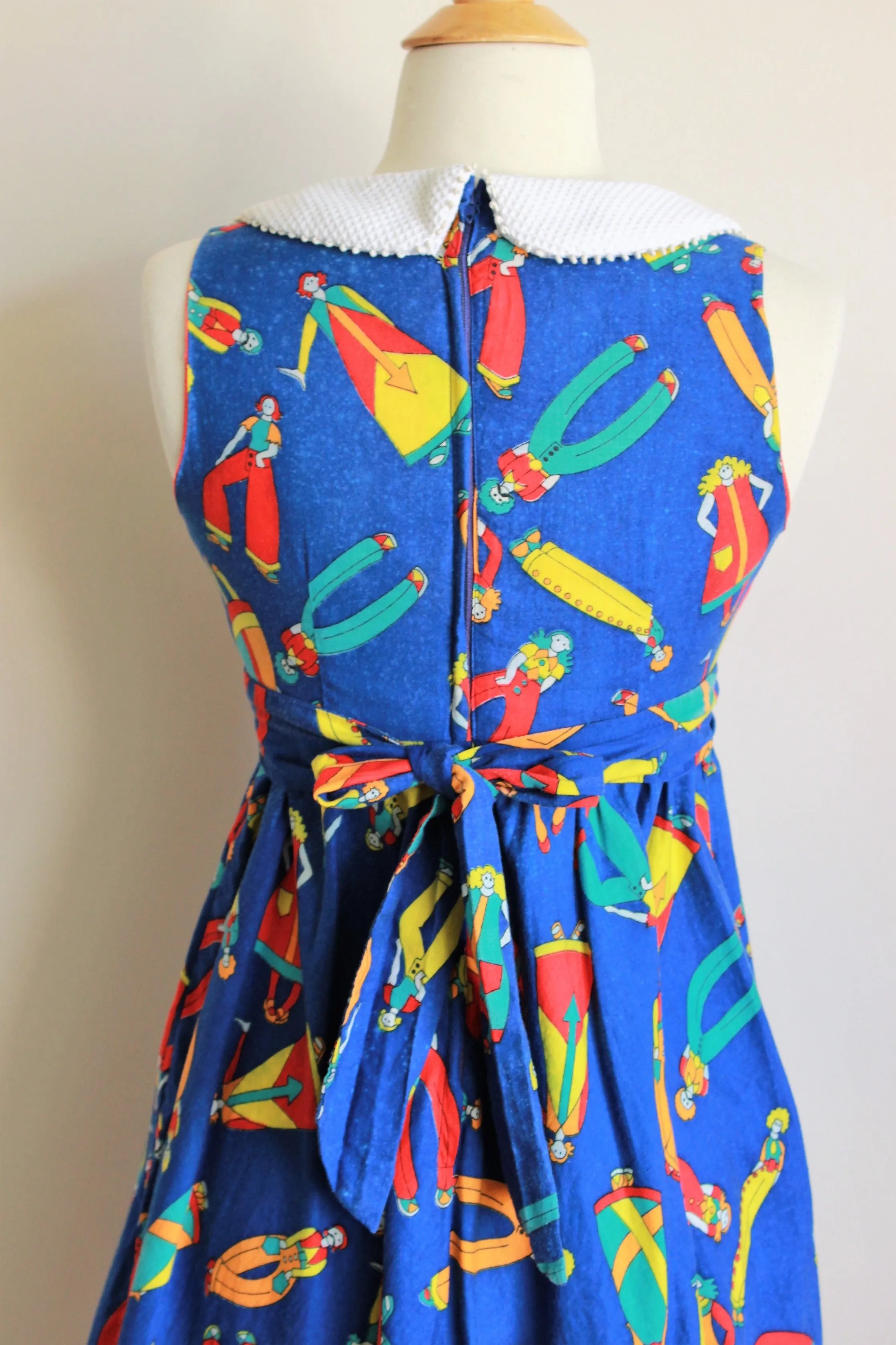 Vintage 1970s Petite Novelty Print Dress with Peter Pan Collar