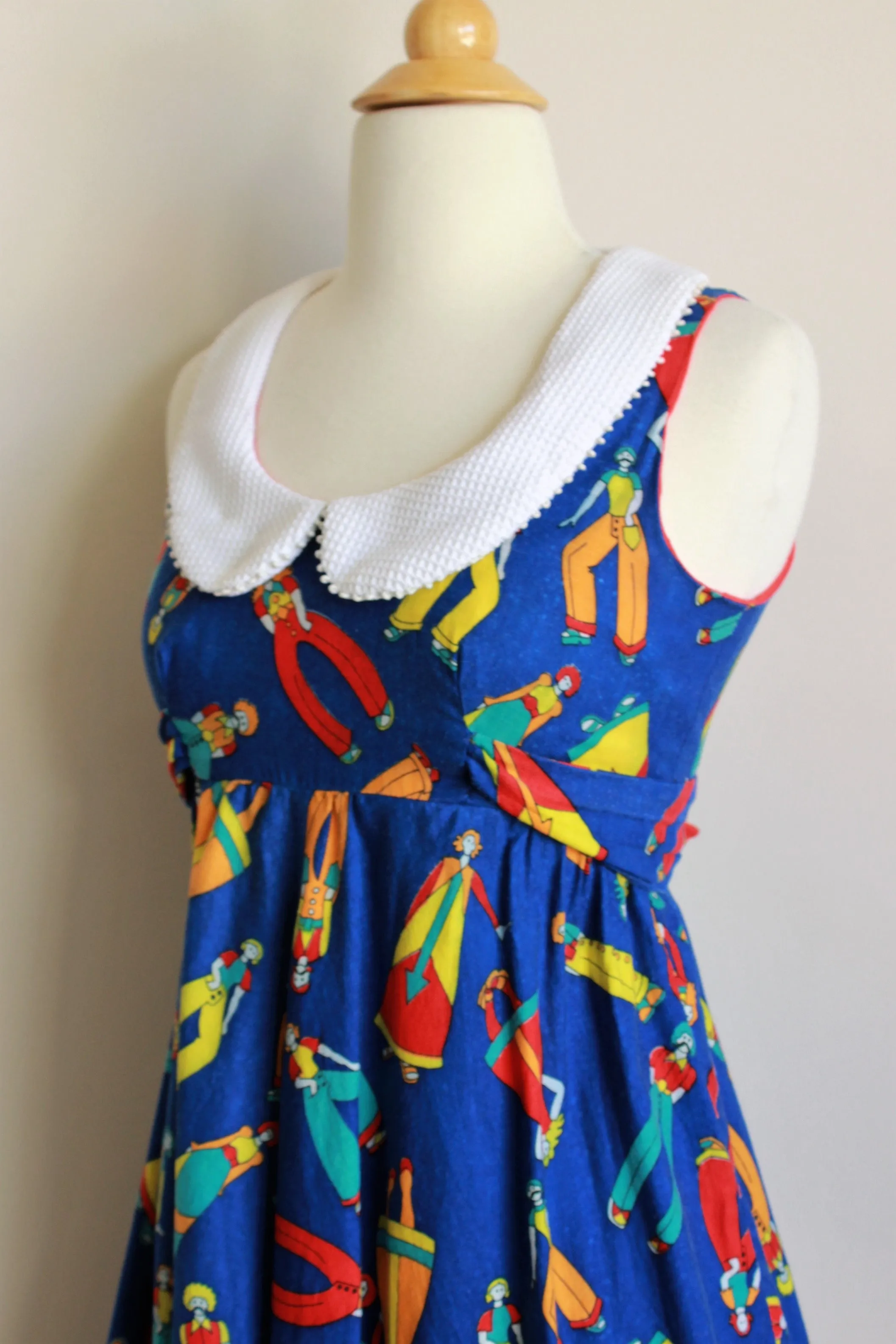 Vintage 1970s Petite Novelty Print Dress with Peter Pan Collar